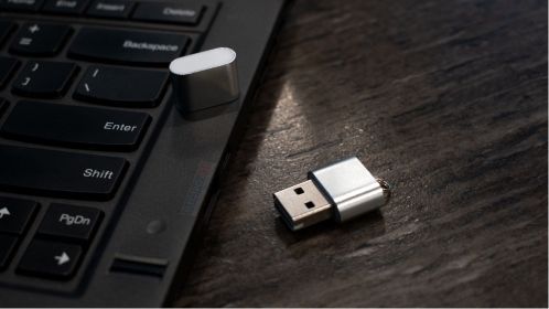 Premium Touch Metal Card Reader Ensures Data Transfer works on PC & Mac